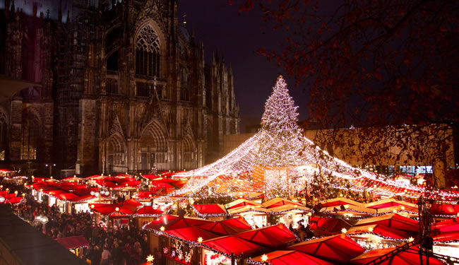 On the Viking River Cruises' Rhine Getaway itinerary, travelers visit a Christmas Market in Cologne, Germany. (Photo courtesy of KolnTourismus GmbH.)