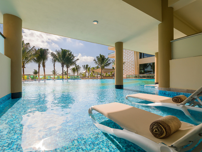 View from the oceanfront Jacuzzi Suite swim up room. (Photo credit: Generations Riviera Maya.)