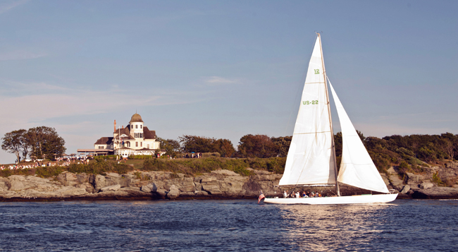 Guests can Wine + Dine with Castle Hill Inn's package.