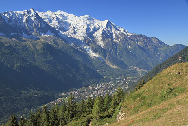 On Foot Holidays offers a self-guided walking and hiking tour of the French Alps.