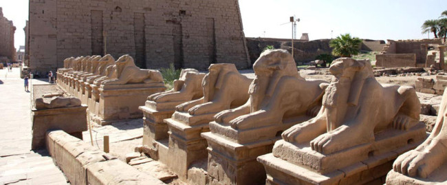 Luxor_the-sphinx-avenue---karnak-temple