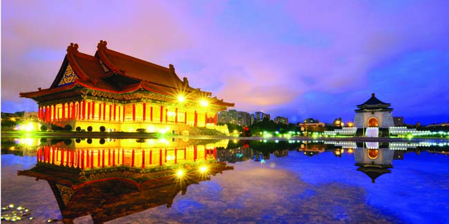 The National Concert Hall, Chiang Kai-shek Memorial Hall, in Taipei. (Photo courtesy of SITA Tours.)