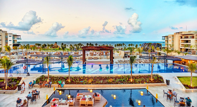 The pool at the Royalton Riviera Cancun.