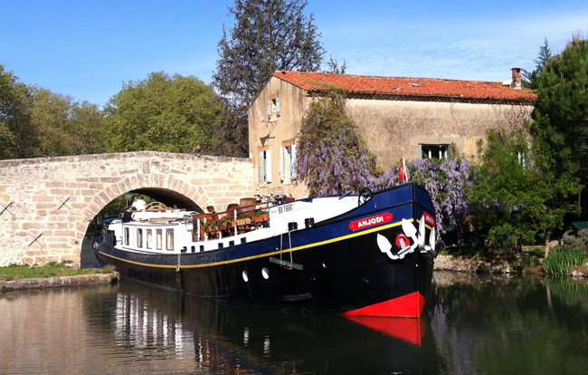 Guests who book select spring 2016 with European Waterways receive a 10 percent discount per cabin.