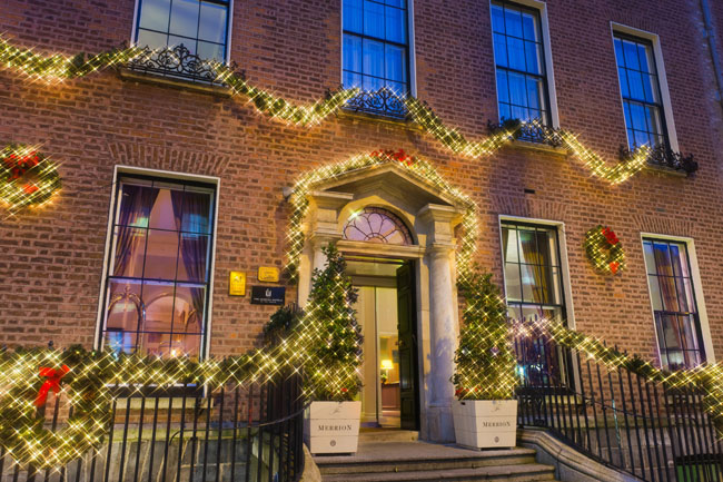 The Merrion Hotel in Dublin decorating the entire grounds of the hotel with garlands, wreaths and Christmas lights.