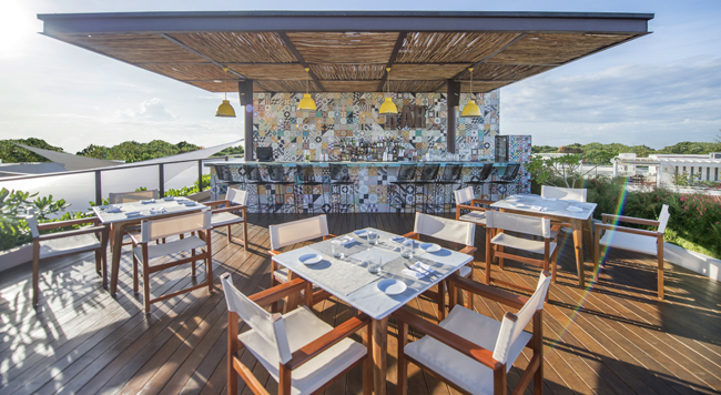 One of the bars at Lat20 by Live Aqua Playa del Carmen All Inclusive Adults Only.