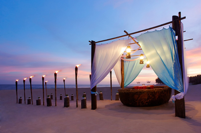 At the Anantara Mui Ne Resort, guests can enjoy a romantic dinner on the beach in a boat inspired by Vietnam's traditional thung boat.