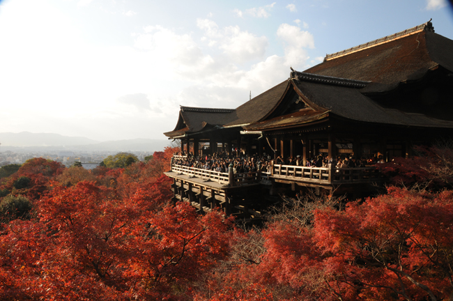 Abercrombie & Kent is offerings a $4,500 pp dbl discount on its 16-day Japan, Hong Kong & the Ryukyu Islands luxury expedition cruise.