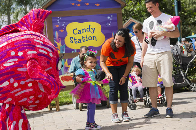 SeaWorld’s Halloween Spooktacular in Orlando is held every weekend in October.Â