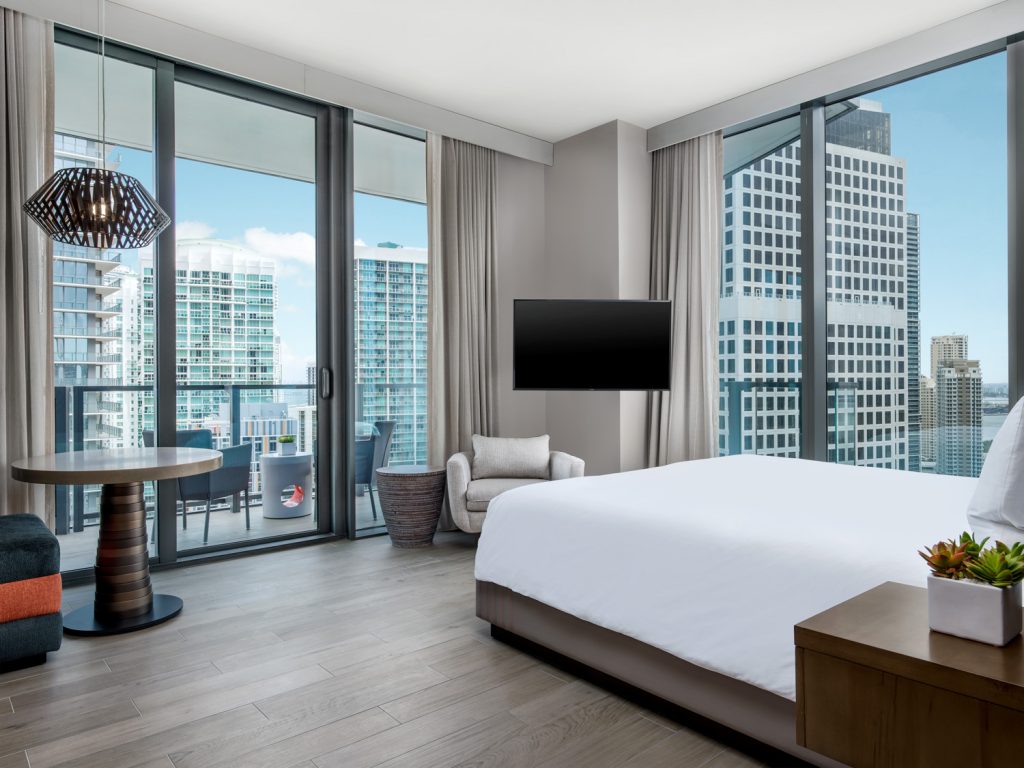 Corner King Guestroom with views of Biscayne Bay and the Miami skyline.