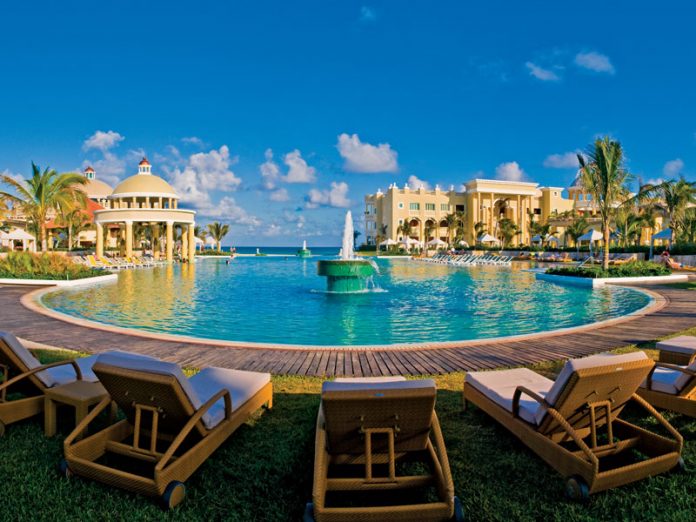 At IBEROSTAR’s all-inclusive resorts, families and couples enjoy world-class dining, entertainment and spacious accommodations. At IBEROSTAR’s all-inclusive resorts, families and couples enjoy world-class dining, entertainment and spacious accommodations.