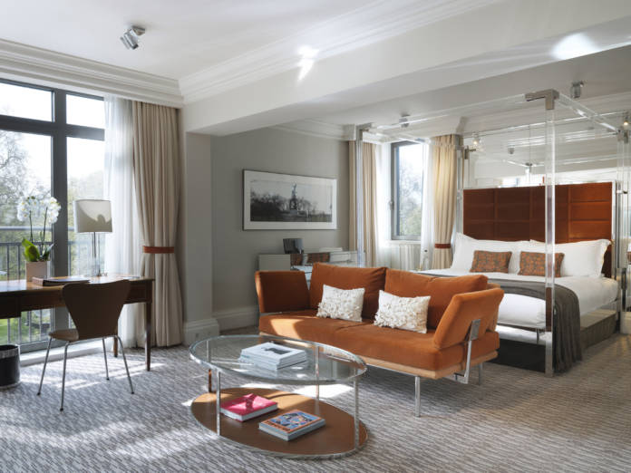 The suites at the Athenaeum Hotel & Residences in London feature king-size beds and spacious living areas. The suites at the Athenaeum Hotel & Residences in London feature king-size beds and spacious living areas.