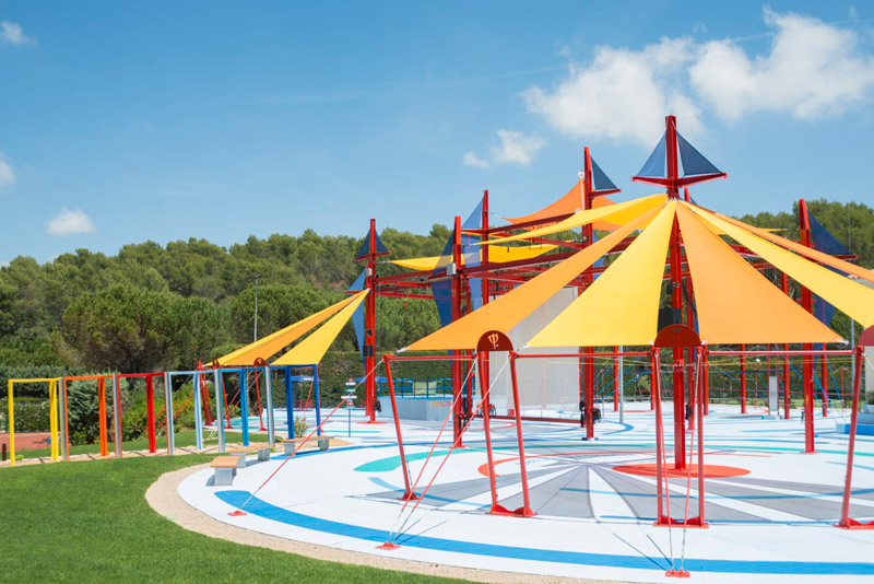 CREACTIVE is a circus camp of sorts, where both children and adults can learn the basics of 30 different activities.