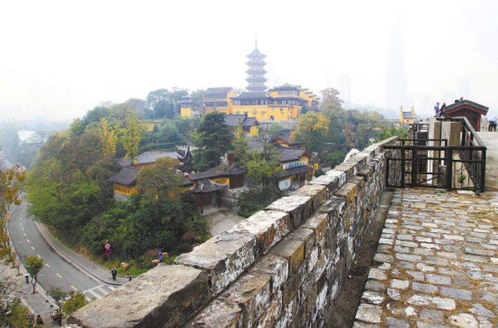 The Nanjing city wall stretches over 15 miles.