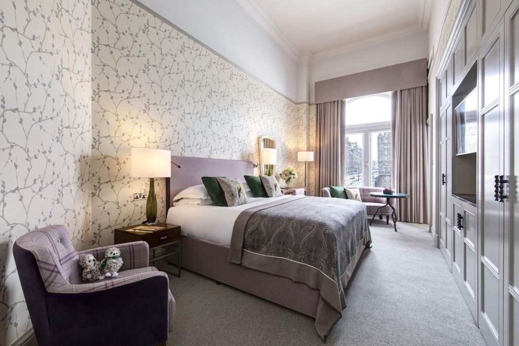 The optional adjoining guestroom at the Scone & Crombie Suite. (Photo courtesy of The Balmoral Hotel.)