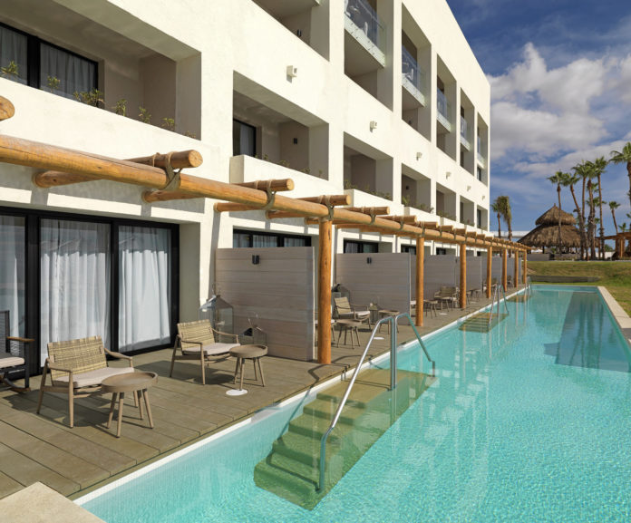 ParadisusLosCabos-RoyalServiceSwimUpSuite paradisus
