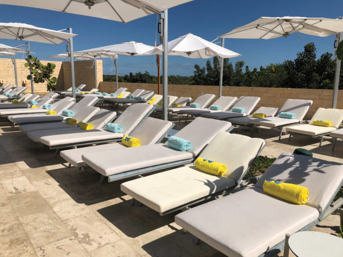 PoolsideFamilySelection Palladium